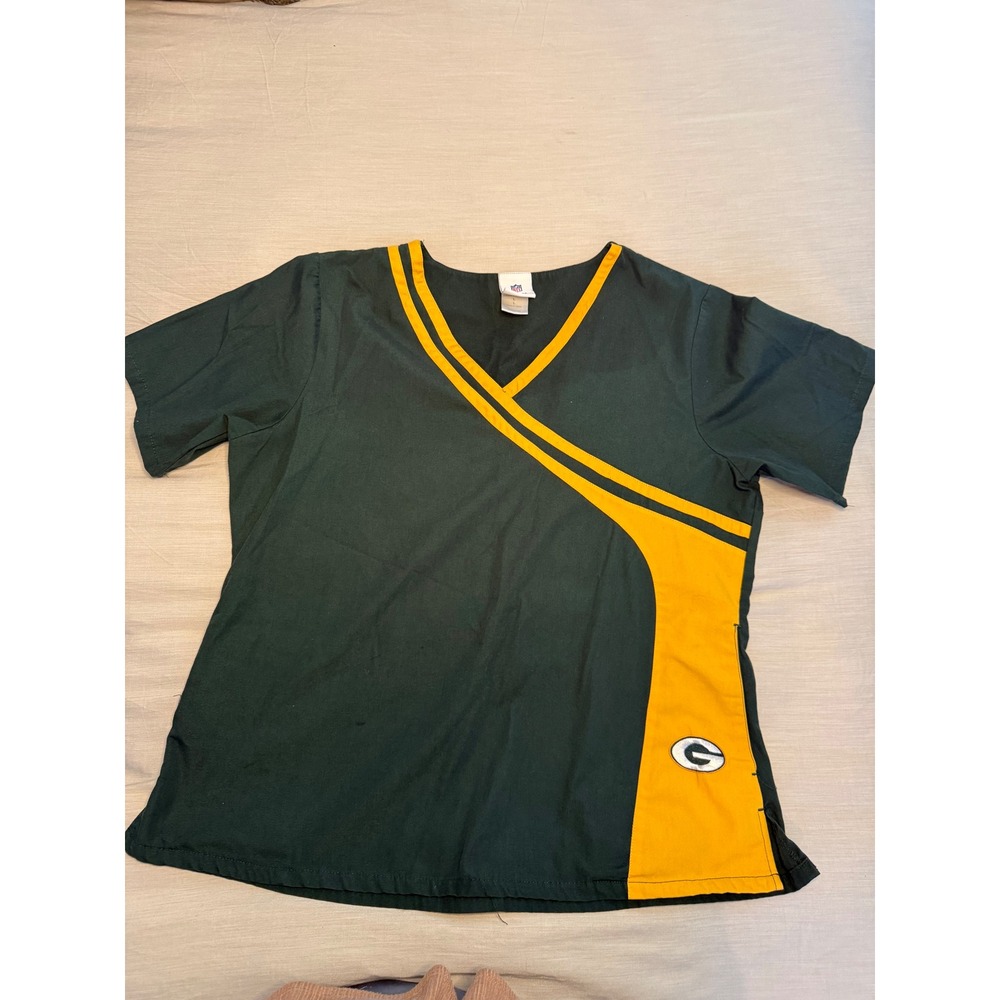 Green Bay Packers Women's NFL Scrub Top L Crossover V-Neck Green Gold